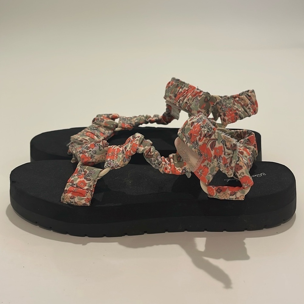 Universal Thread Platform Sandals - image 1